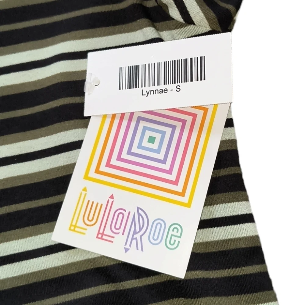 NWT LuLaRoe Lynnae Long Sleeve T Size S (Size 6-8)